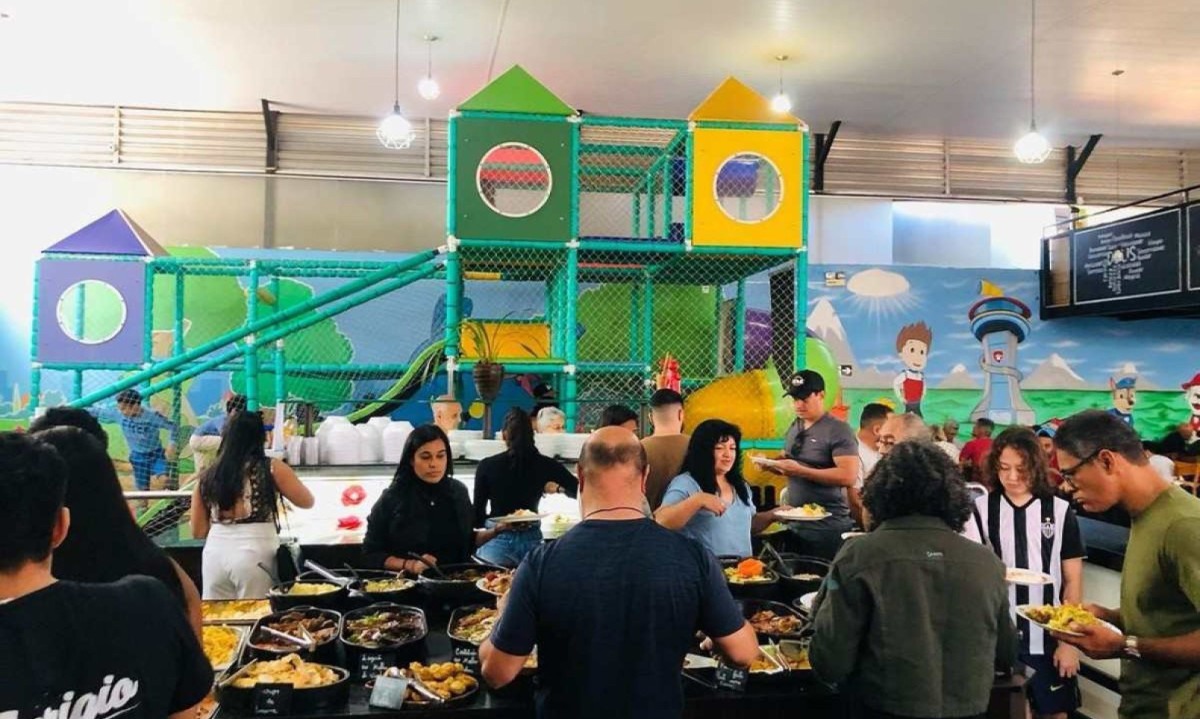 O restaurante Aprígio possui um bufê que celebra a cozinha mineira -  (crédito: Instagram/Reprodução)