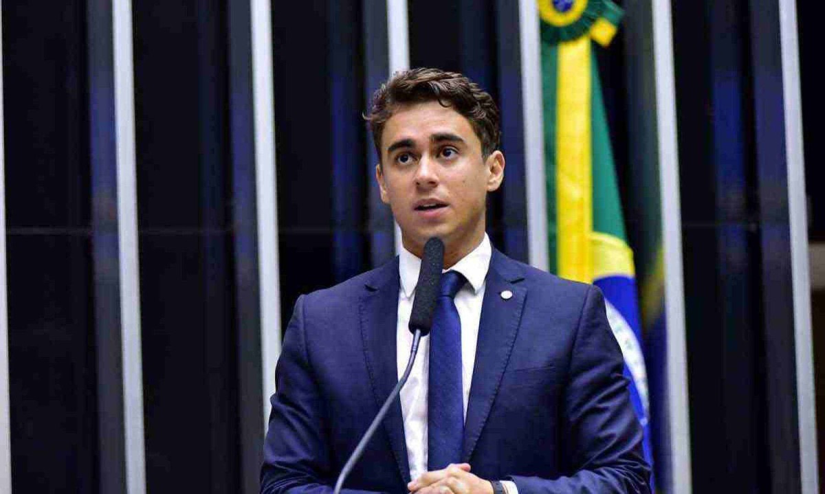 Para a estudante, Nikolas nunca usa influência em prol da população, apenas de seus próprios interesses, de seu partido e de seus apoiadores -  (crédito: ZECA RIBEIRO/CÂMARA DOS DEPUTADOS)