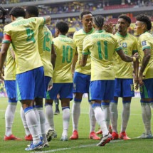 Jogadores brasileiros comemoram um dos gols contra a fraca seleção peruana, em Brasília - (crédito: Foto: Rafael Ribeiro/CBF) Jogadores brasileiros comemoram um dos gols contra a fraca seleção peruana, em Brasília - (crédito: Foto: Rafael Ribeiro/CBF)