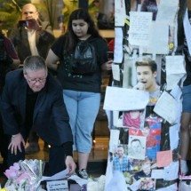 Pai de Liam Payne faz visita comovente a altar em hotel onde filho morreu - Juan Mabromata/AFP