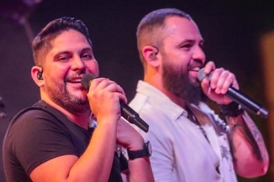 Jorge e Mateus - Dupla formada em Itumbiara, no estado de Goiás, é uma das principais representantes da vertente "sertanejo universitário". Os cantores conquistaram popularidade com músicas como "Pode Chorar" e "Tem Nada a Ver". 
 -  (crédito: Divulgação)
