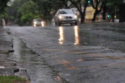 Em todo o estado, mais de 400 cidades estão em alerta de "perigo" para tempestade e granizo até meia noite desta sexta-feira (20/12) -  (crédito: Leandro Couri / EM / D.A Press    )