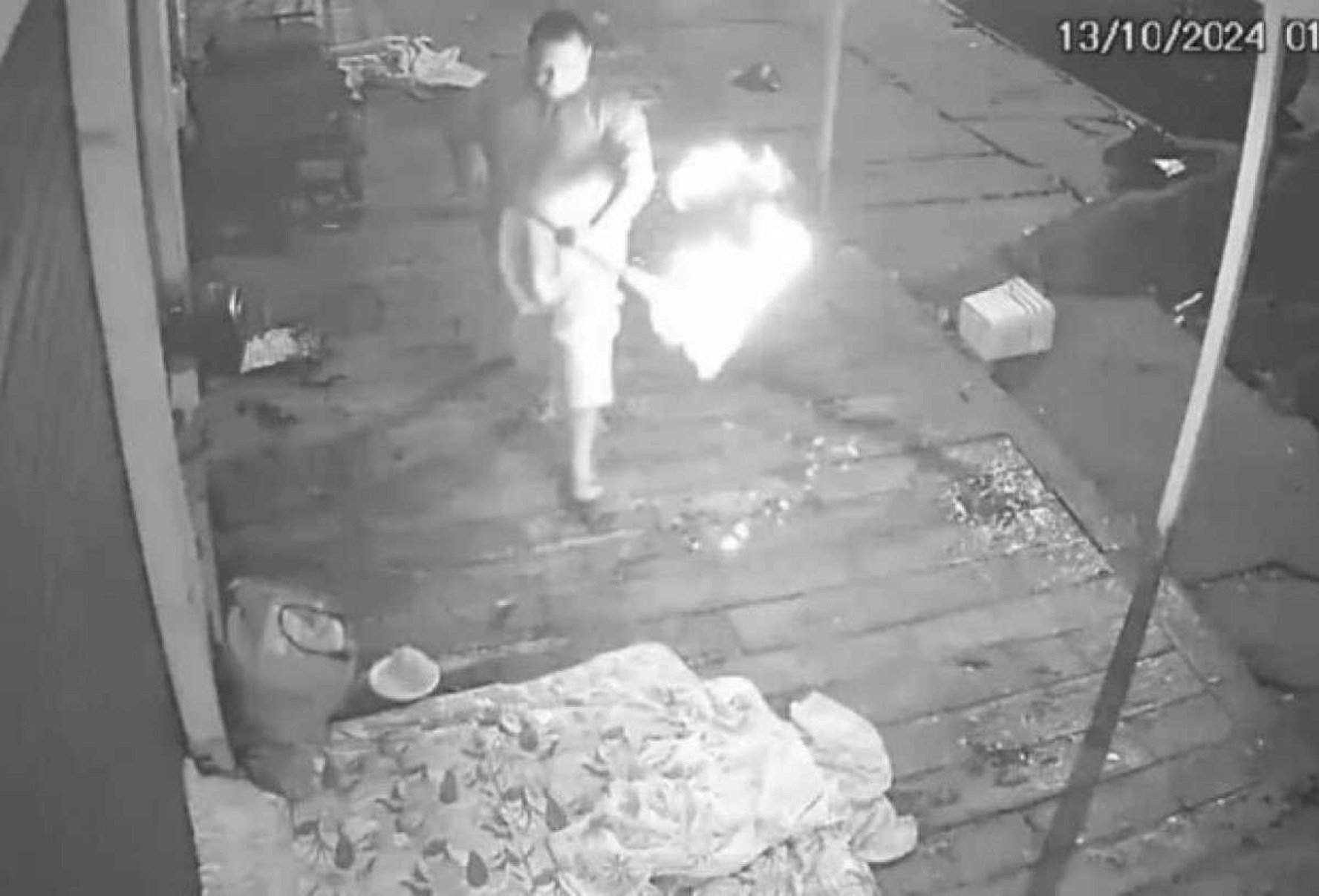 Homem tentou incendiar pessoas em situação de rua após briga, diz polícia