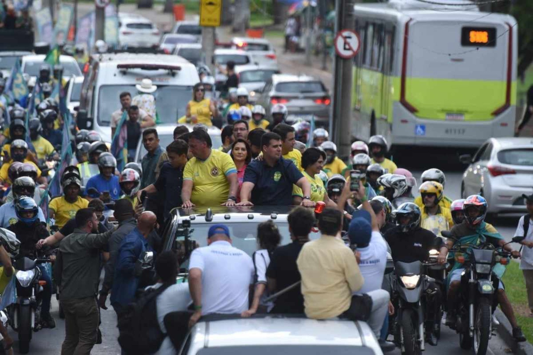 Bolsonaro faz rápida passagem pela Pampulha e dá início a motocarreata 