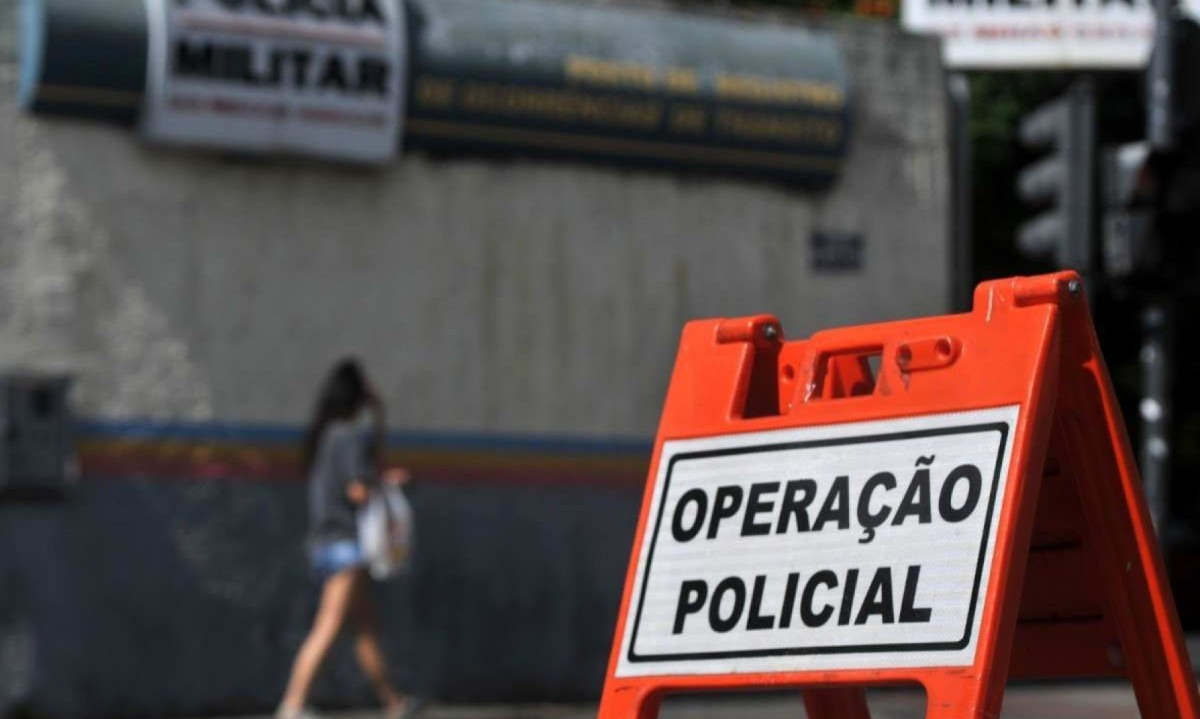 Polícia Militar atendeu ocorrência de acidente de trânsito na Via do Minério, no Barreiro -  (crédito: Leandro Couri/E.M./D.A. Press)