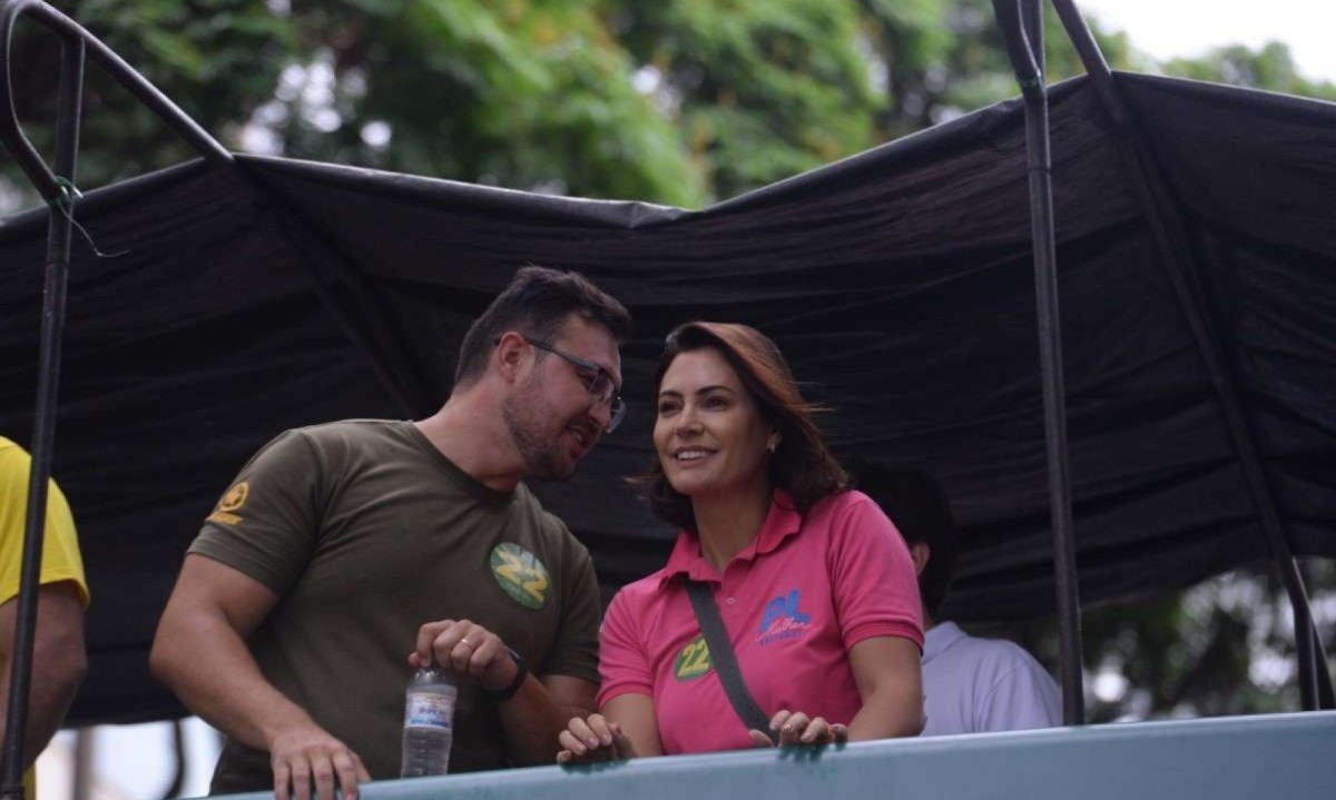 Ex-primeira dama Michelle Bolsonaro conversa com Pablo Almeida, vereador mais bem votado da história de BH -  (crédito: Tulio Santos/EM/DAPRESS)