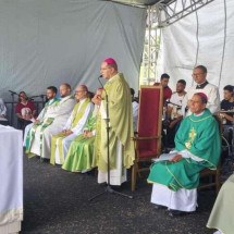 Mesmo com chuva, jovens se unem para rezar no Parque Ecológico, em BH - Arquidiocese de BH/ Divulgação