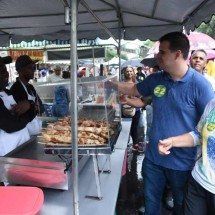 Bruno Engler visita a Feira Hippie e recebe demandas dos expositores - Gladyston Rodrigues/EM/D.A Press
