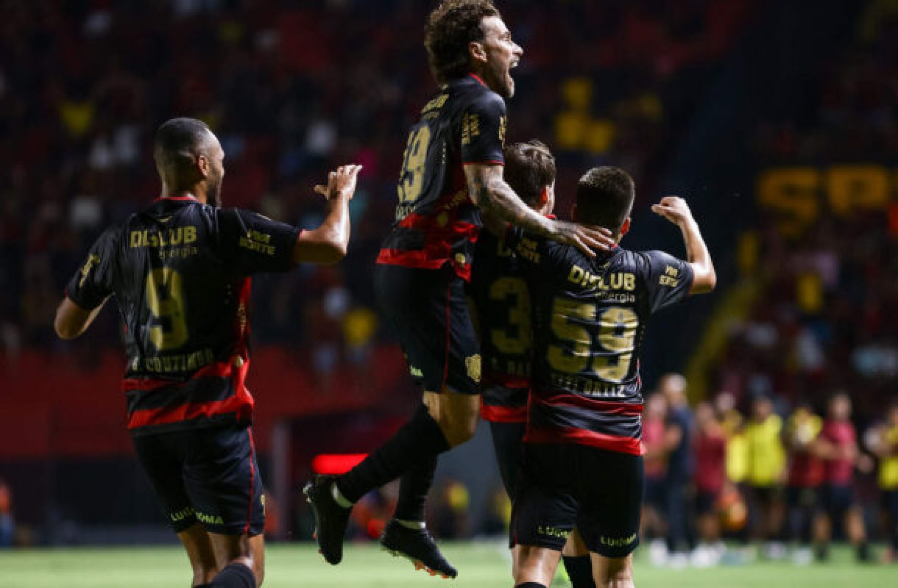 Sport faz o dever de casa, bate o Botafogo-SP e cola no Santos pela Série B