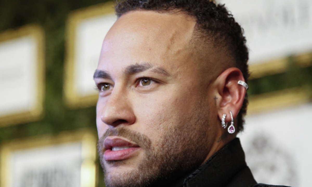  Brazilian Al Hilal football player Neymar attends the charity auction of the Neymar Jr. Institute in Sao Paulo, Brazil, on June 3, 2024. (Photo by Miguel SCHINCARIOL / AFP)
     -  (crédito:  AFP)