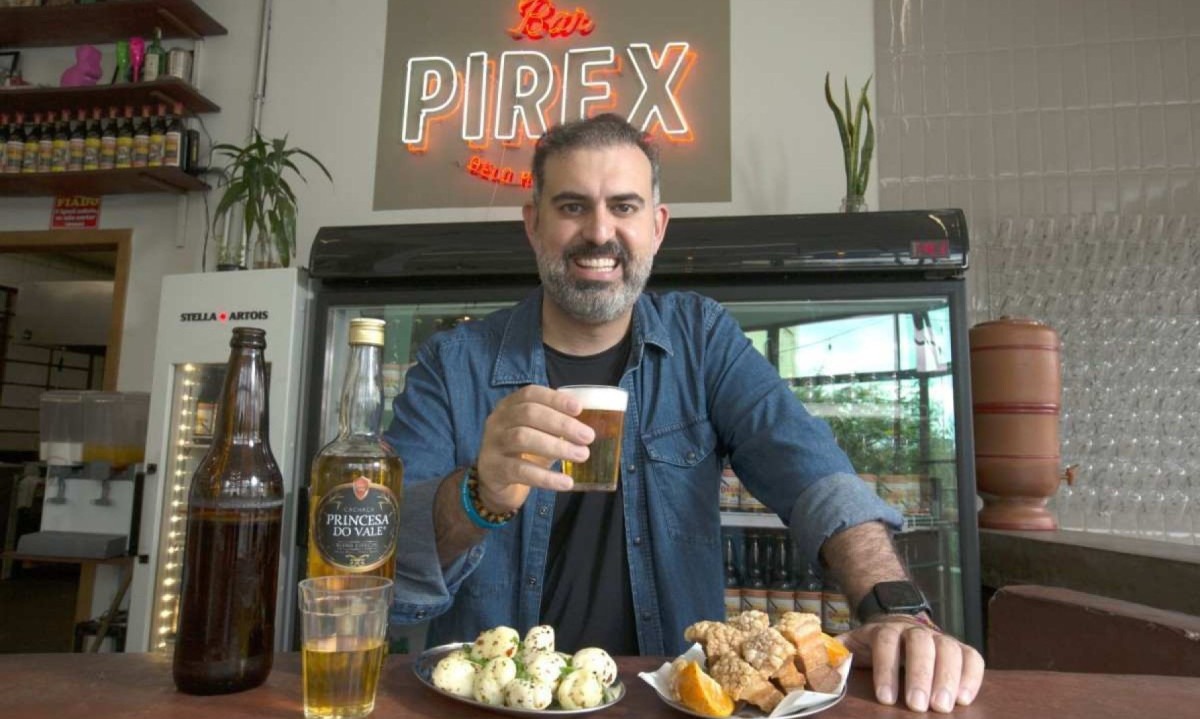 Sócio do bar Pirex, Vitor Velloso sempre gostou de enxergar o Centro de BH como um lugar de mistura -  (crédito: Hugo Cordeiro/Divulgação)