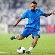 Neymar volta a jogar pelo Al-Hilal após um ano fora dos gramados -  AFP