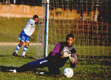 Dida foi decisivo na disputa de pênaltis entre Cruzeiro e Colo-Colo, no Chile, em 1997, em jogo que garantiu o time celeste na final da Copa Libertadores -  (crédito: Paulo Filgueiras/EM/D.A Press - 5/10/95)