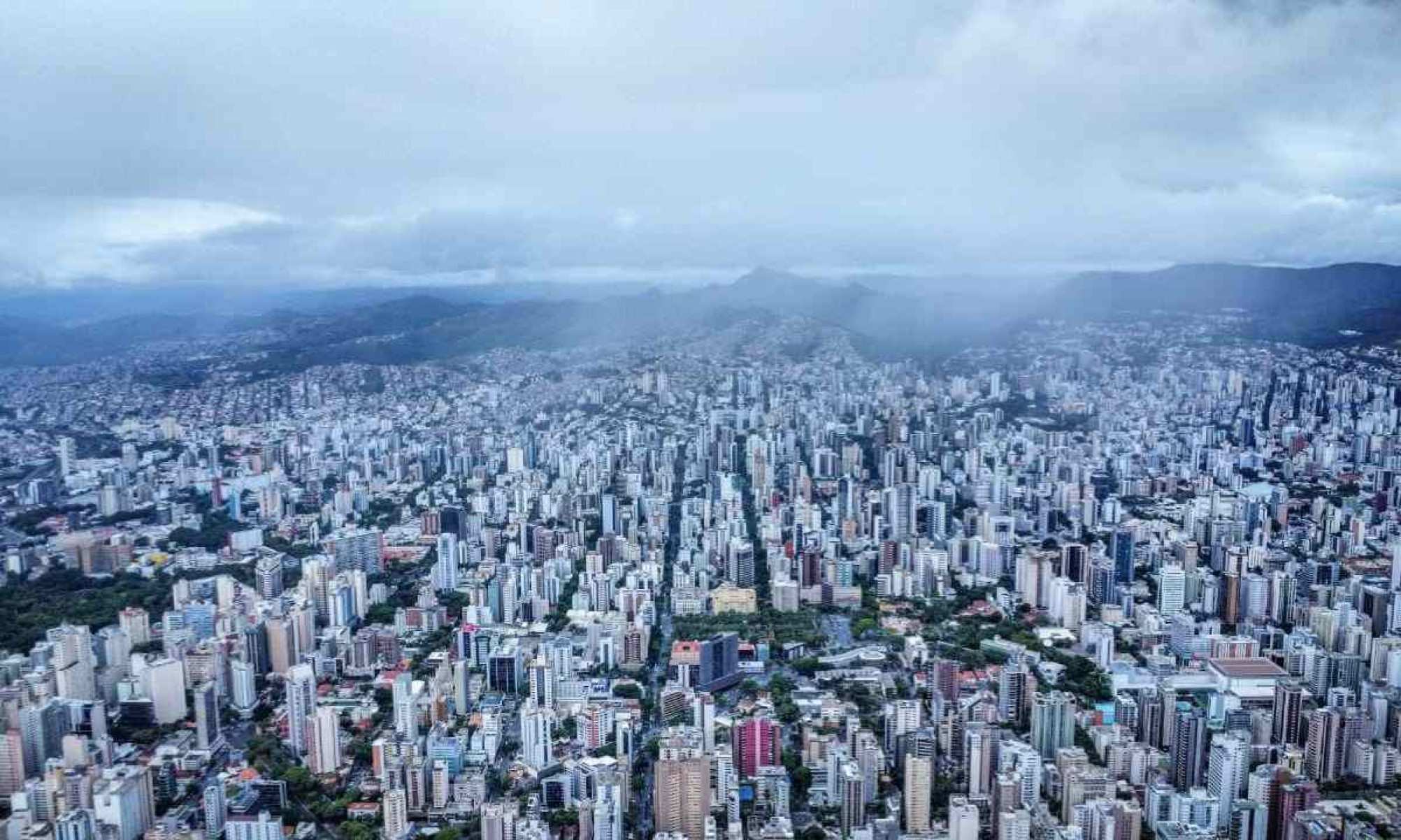 BH em alerta: cidade pode ter chuva, raios e ventania nas próximas horas