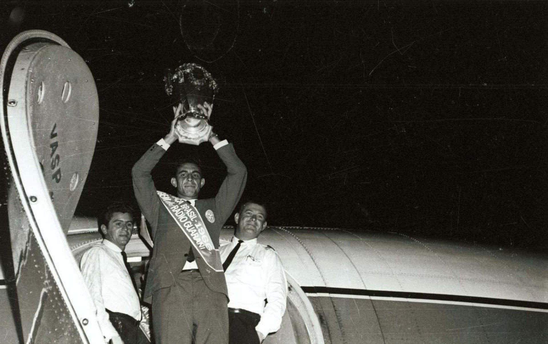 Avião que trombou em vaca em BH trouxe time mineiro que derrotou Pelé