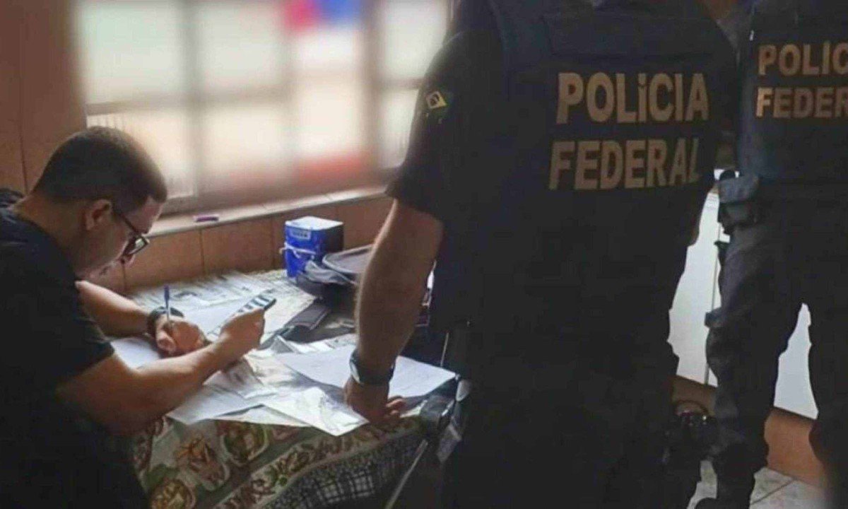 A investigação apontou que encomendas de cilindros hidráulicos contendo drogas e armas eram despachadas a partir do município de Foz de Iguaçu, na tríplice fronteira -  (crédito: PF/Divulgação)