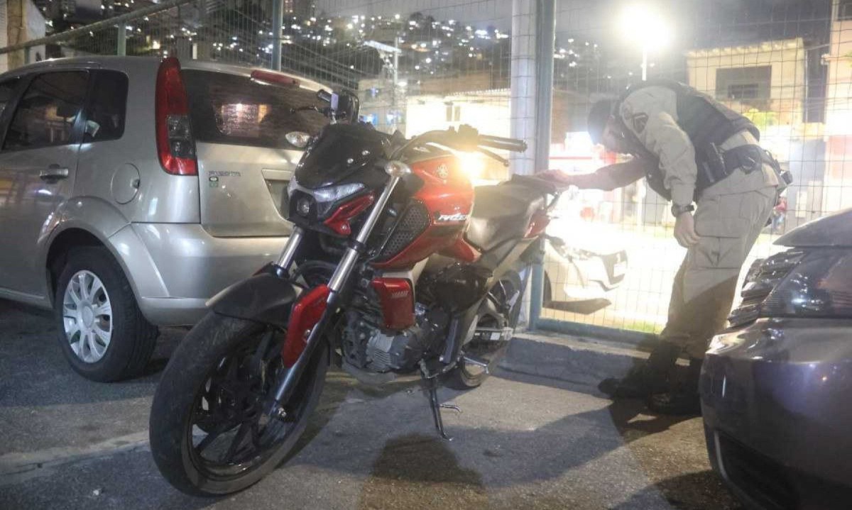 Moto usada pela dupla suspeita de tentativa de furto tinha queixa de roubo -  (crédito: Marcos Vieira /EM/DA. Press)