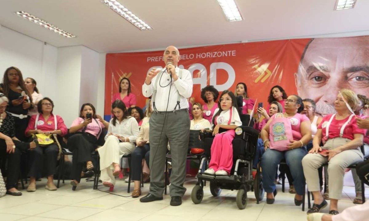 Fuad (PSD) se reuniu com lideran&ccedil;as femininas da capital nesta ter&ccedil;a-feria (22/10) -  (crédito: J&uacute;nia Garrido/Campanha Fuad Noman)