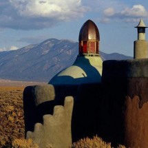 As casas feitas de lixo que dispensam ar-condicionado no deserto - Getty Images