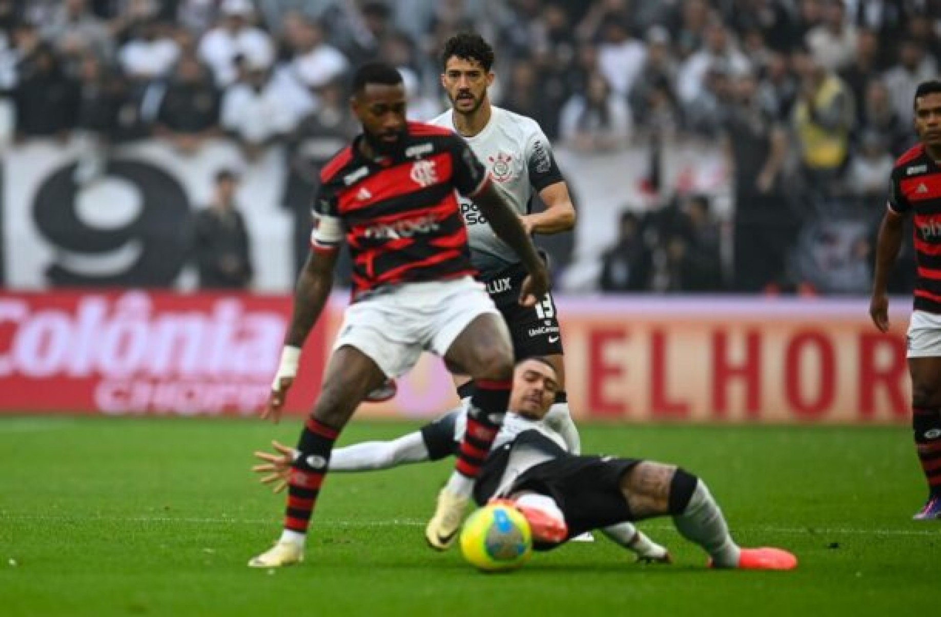 Capitão do Flamengo, Gerson cita provocação de ‘clima hostil’ no vestiário