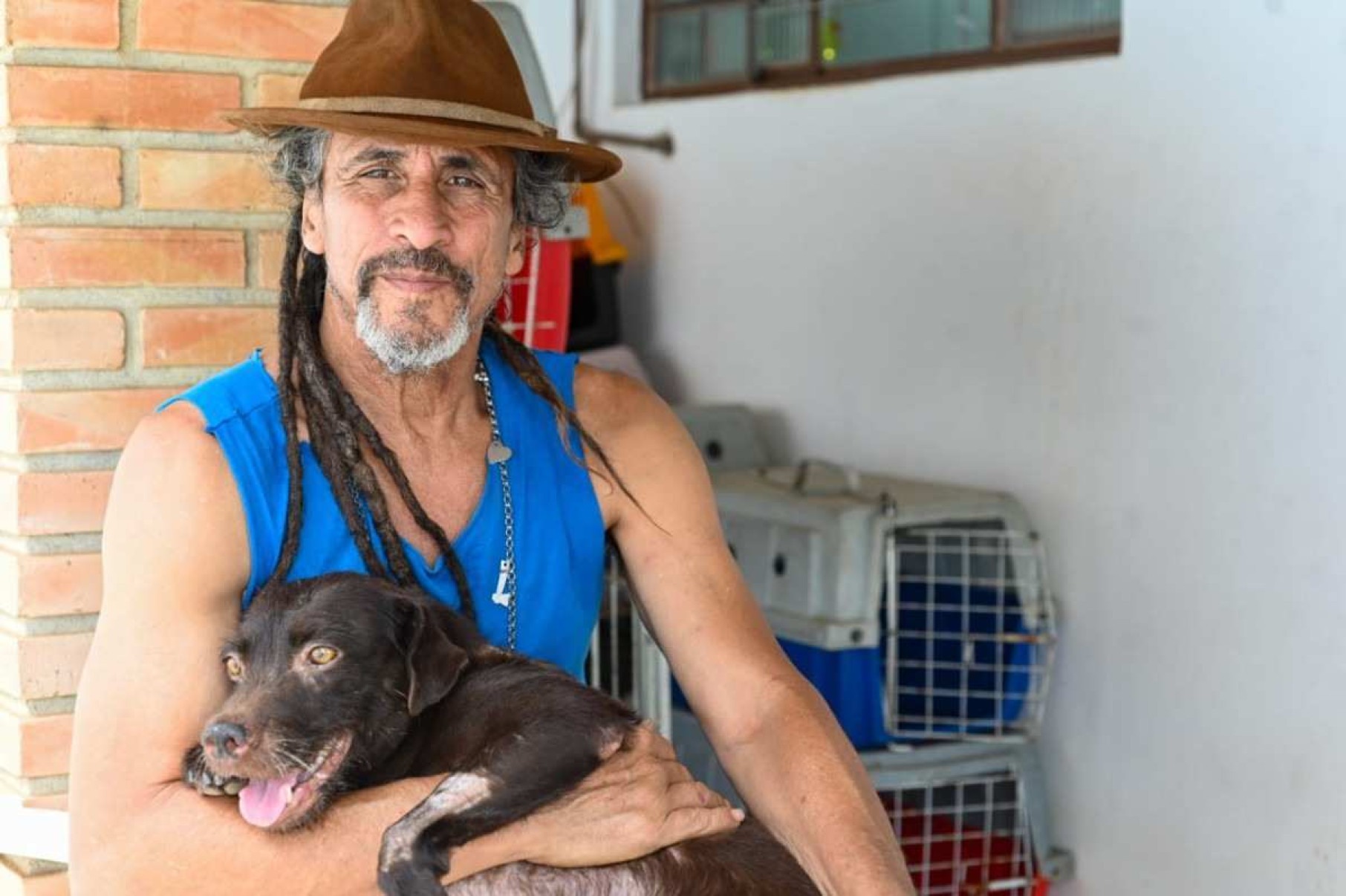 Cachorrinha é atacada por jacaré em Lagoa Santa e tem a pata partida
