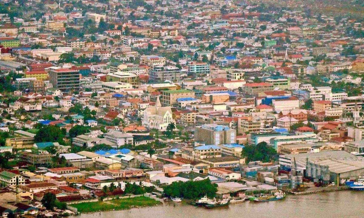 Vista aérea de Georgetown, capital da Guiana -  (crédito: Wikimedia Commons / Reprodução)