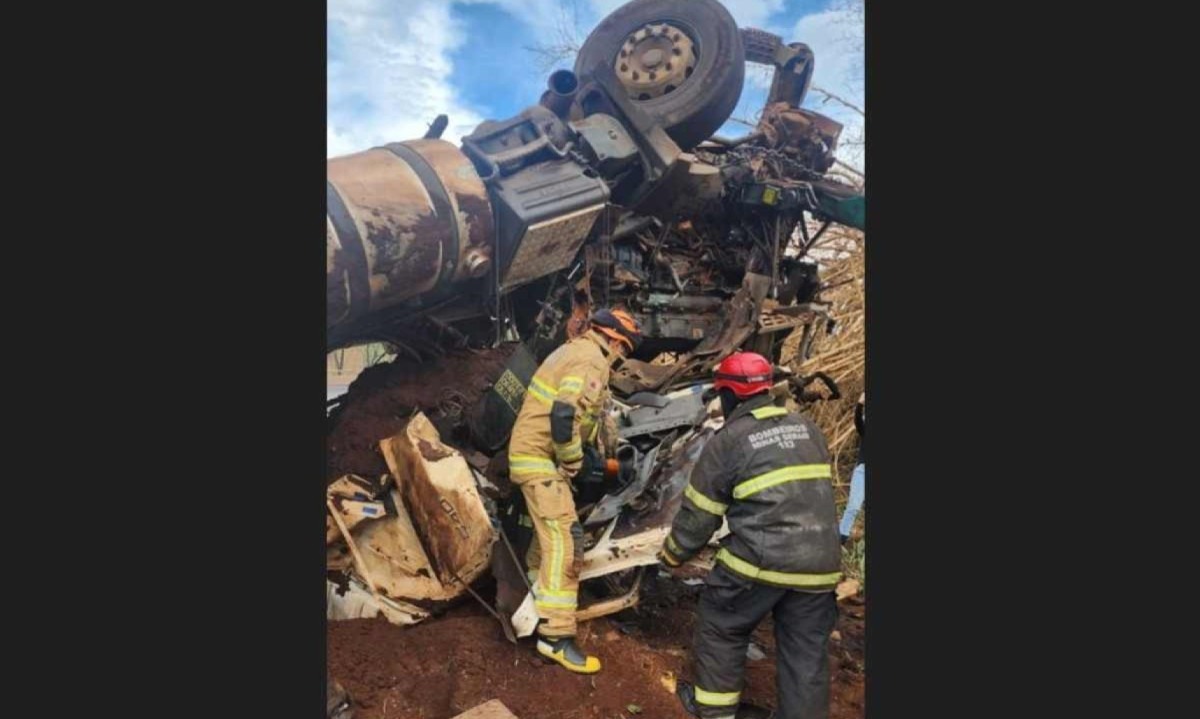 Acidente aconteceu na BR-050 em Uberaba, no Triângulo Mineiro -  (crédito: CBMMG)