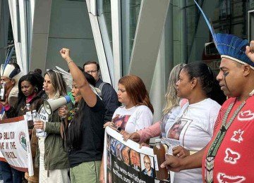 Atingidos protestam contra rompimento e atitudes da BHP em se eximir de responsabilidade pela catástrofe -  (crédito: Mateus Parreiras/EM/D.A.Press)