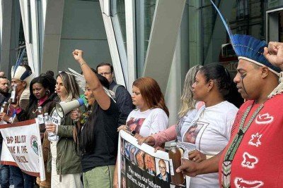 Atingidos protestam contra rompimento e atitudes da BHP em se eximir de responsabilidade pela catástrofe -  (crédito: Mateus Parreiras/EM/D.A.Press)