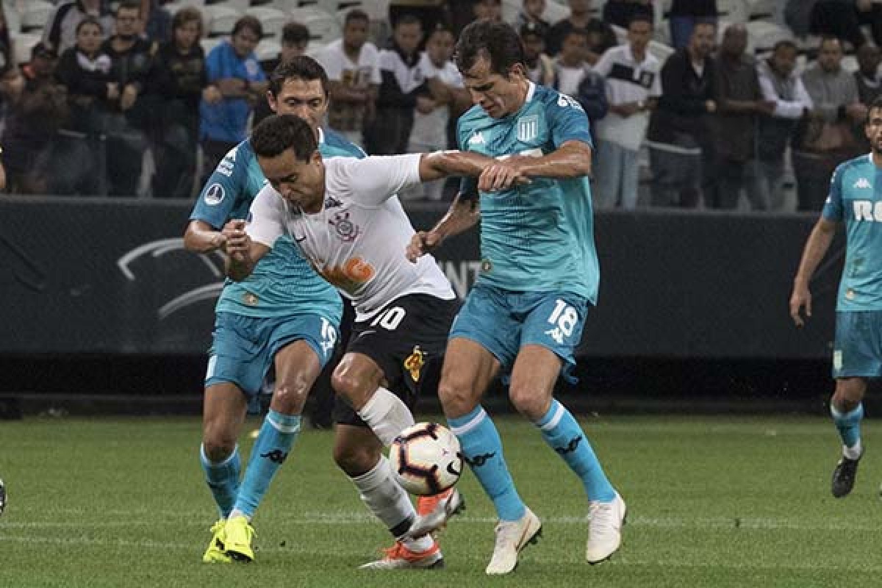 Corinthians encara Racing pela terceira vez em um mata-mata de Sul-Americana