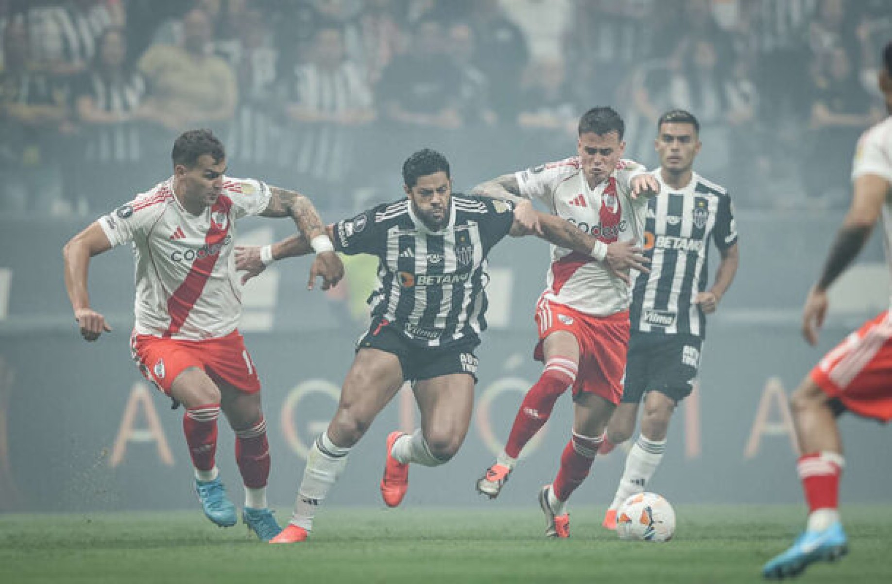 Bastidores: Vestiário do Atlético após vitória tem lembrança do Palmeiras e pedido de foco