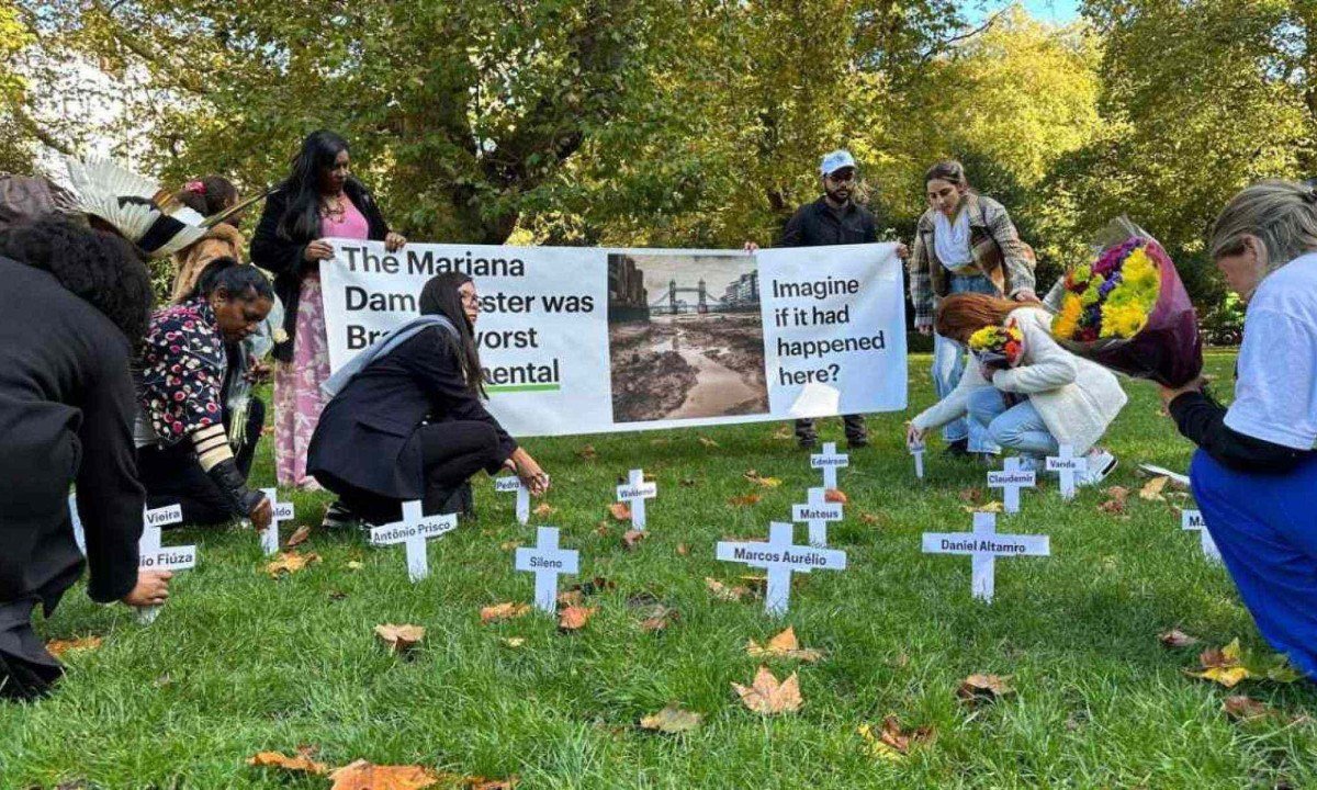 Homenagem em parque de Londres aos atingidos que morreram pelo rompimento da Barragem do Fundão, em Mariana -  (crédito: Mateus Parreiras/EM/D.A.Press)