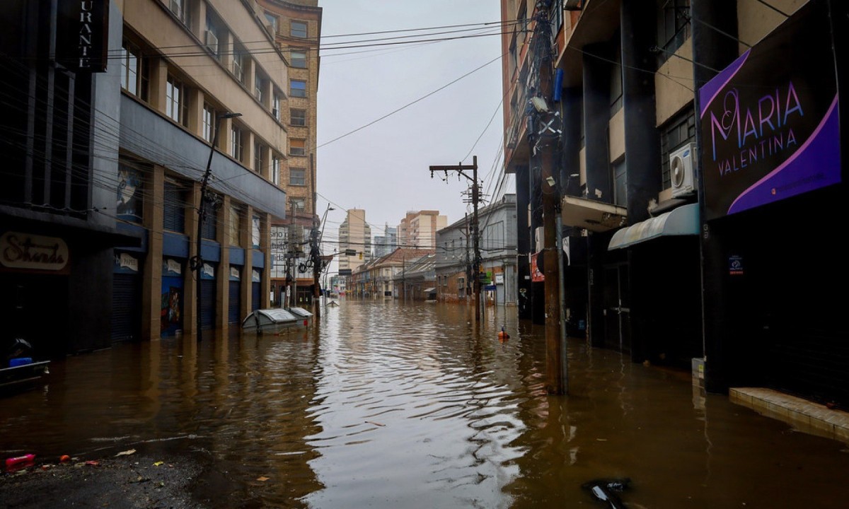 Ações humanitárias após enchentes no sul do Brasil continuam -  (crédito: DINO)