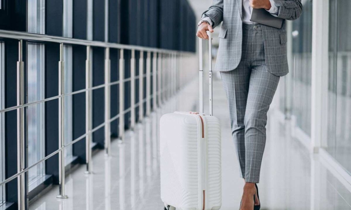 Organize sua bagagem de forma eficiente, separando o que será transportado como item pessoal e o que irá na mala pequena -  (crédito: Senivpetro/Freepik)