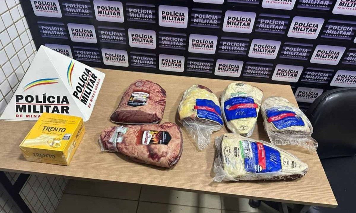 O homem admitiu na hora que havia furtado os itens e explicou que revenderia as peças de carne a um receptador por R$ 50 cada uma -  (crédito: PMMG/Divulgação)