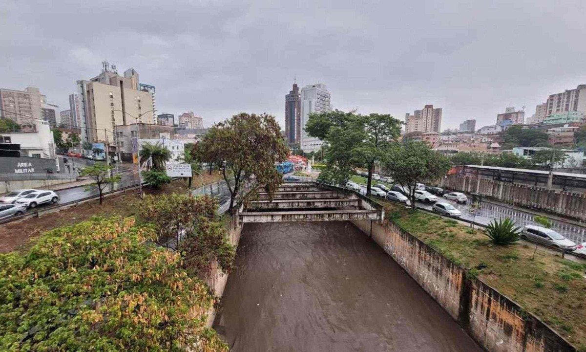 De acordo com a Defesa Civil de BH, a temperatura m&iacute;nima prevista ser&aacute; de 19&deg;C, e a m&aacute;xima ,de 29&ordm;C, com umidade relativa do ar m&iacute;nima em torno de 45%, &agrave; tarde. -  (crédito: Gladyston Rodrigues/EM/D.A Press)