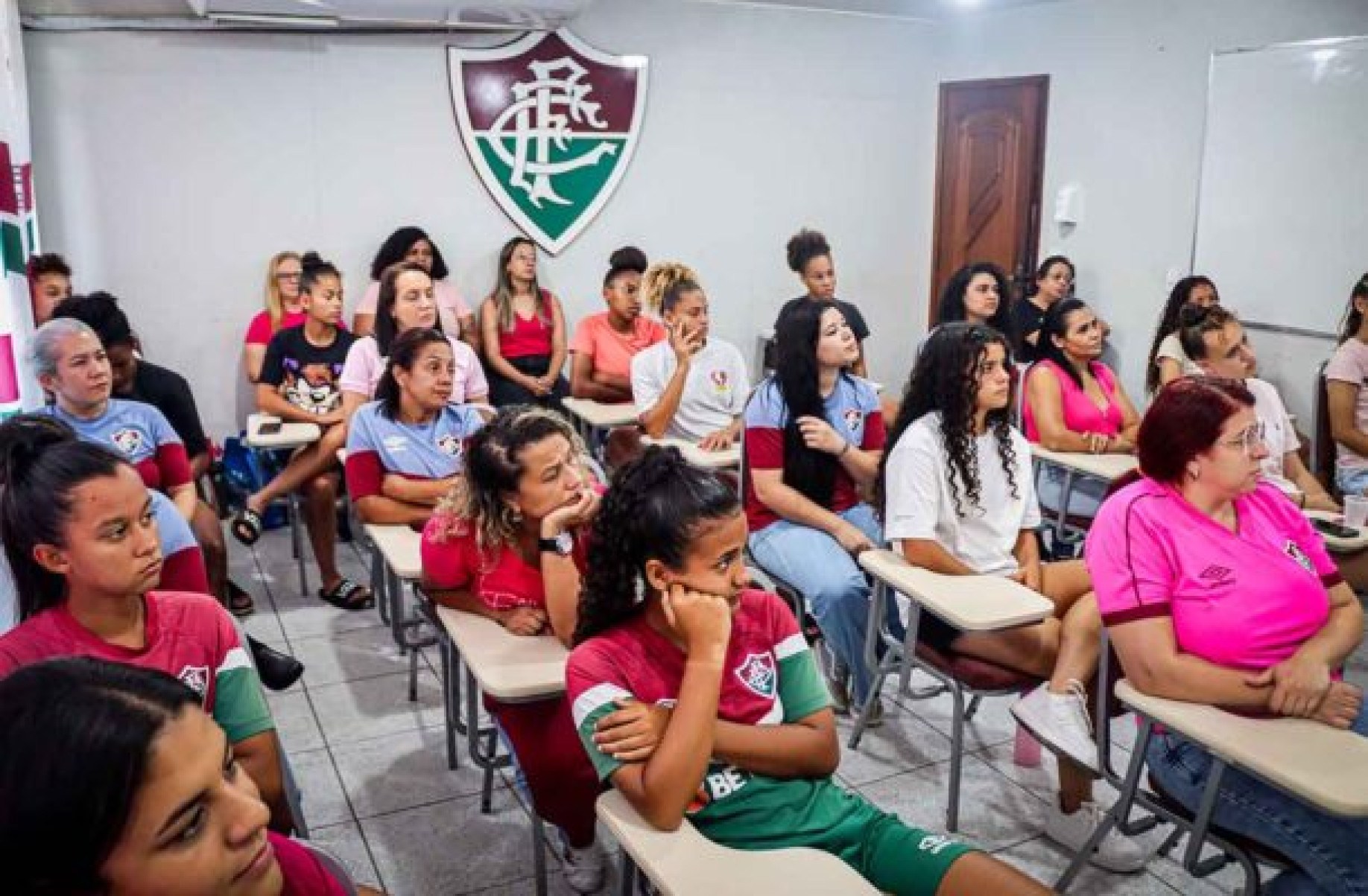 Fluminense promove palestra sobre prevenção ao câncer de mama em Xerém