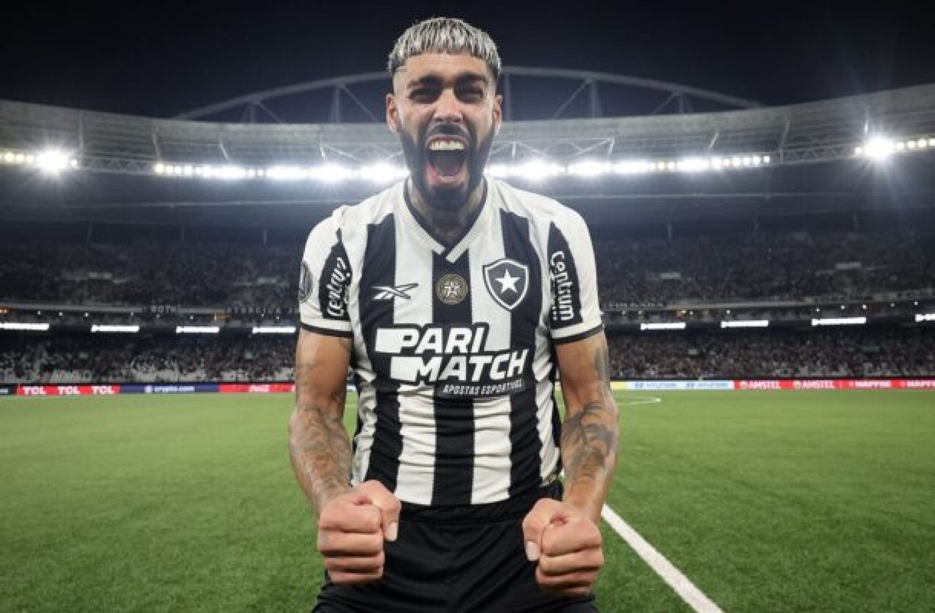 Zagueiro Barbosa se emociona com primeiro gol pelo Botafogo