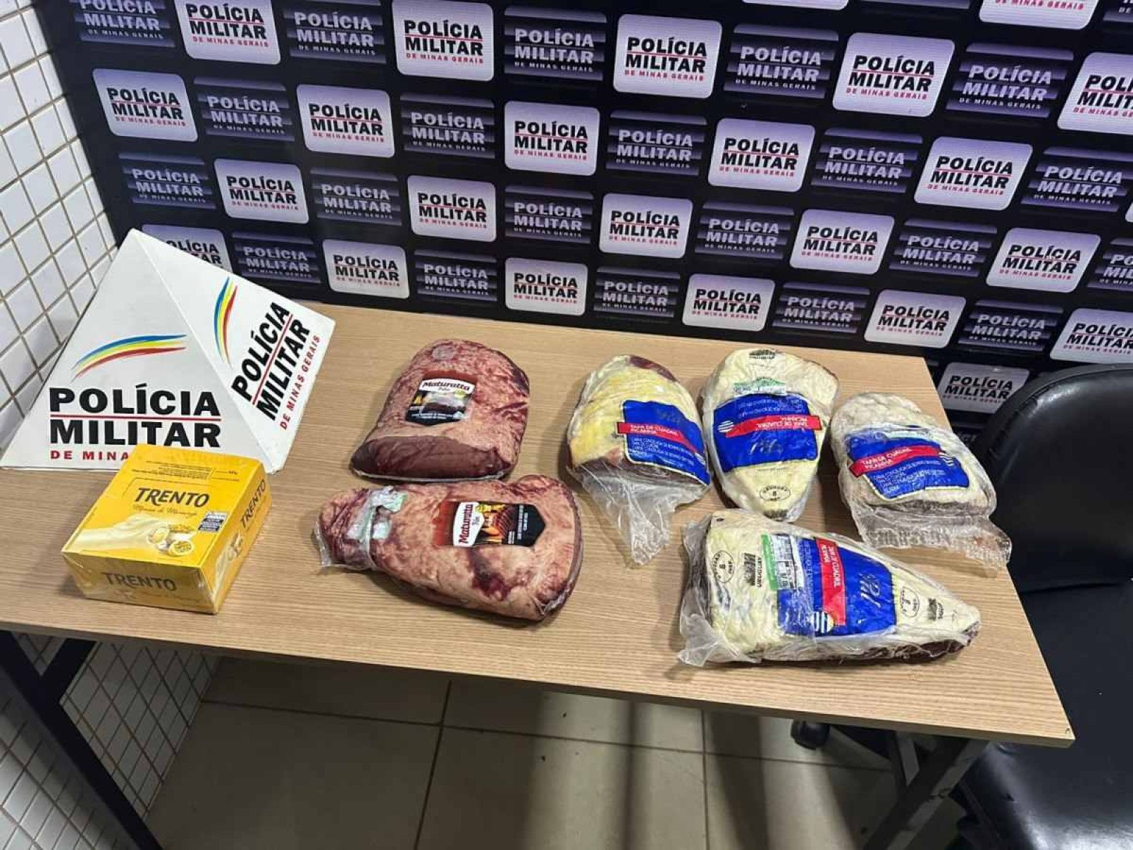 Homem é preso ao tentar roubar seis peças de picanha e caixa de chocolate