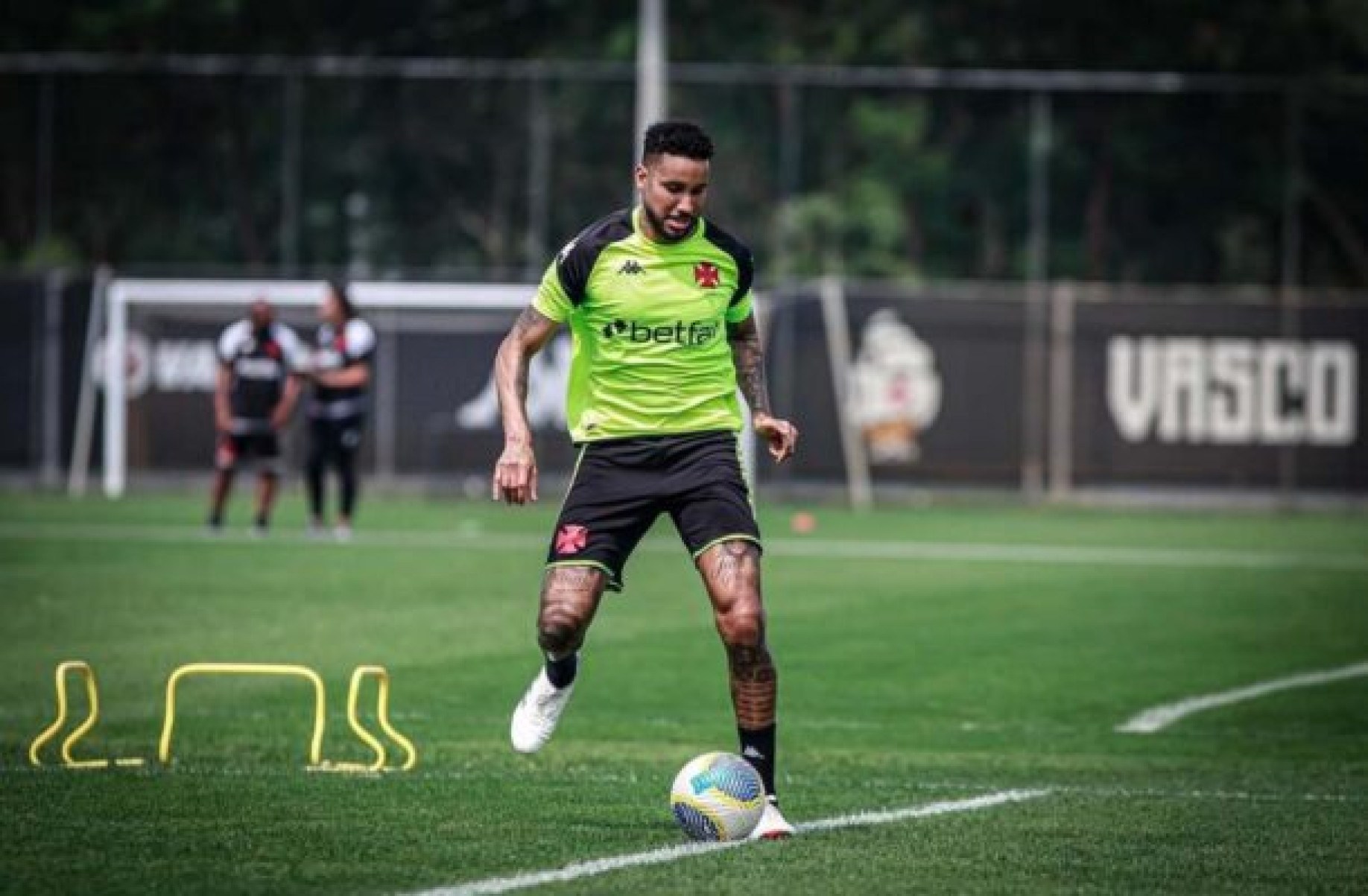 Vasco divulga relacionados com retorno de Jair e ausências