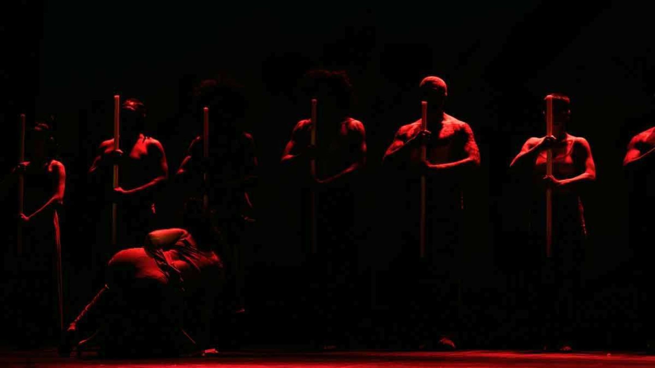 Com 42 bailarinos em cena, coreografia 'Herói' estreia hoje em BH