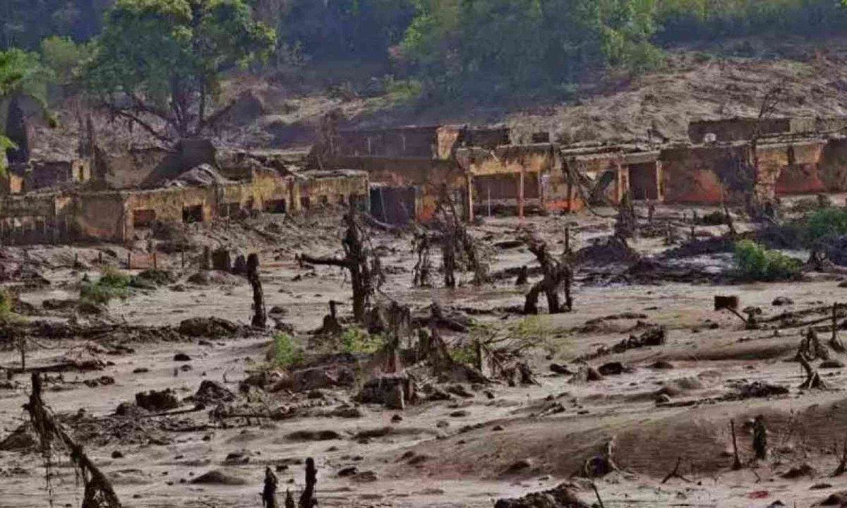 Distrito de Bento Rodrigues foi devastado por uma onda de rejeitos de mineração da Barragem de Fundão, em Mariana -  (crédito: Juarez Rodrigues / EM / D.A Press - 2015)