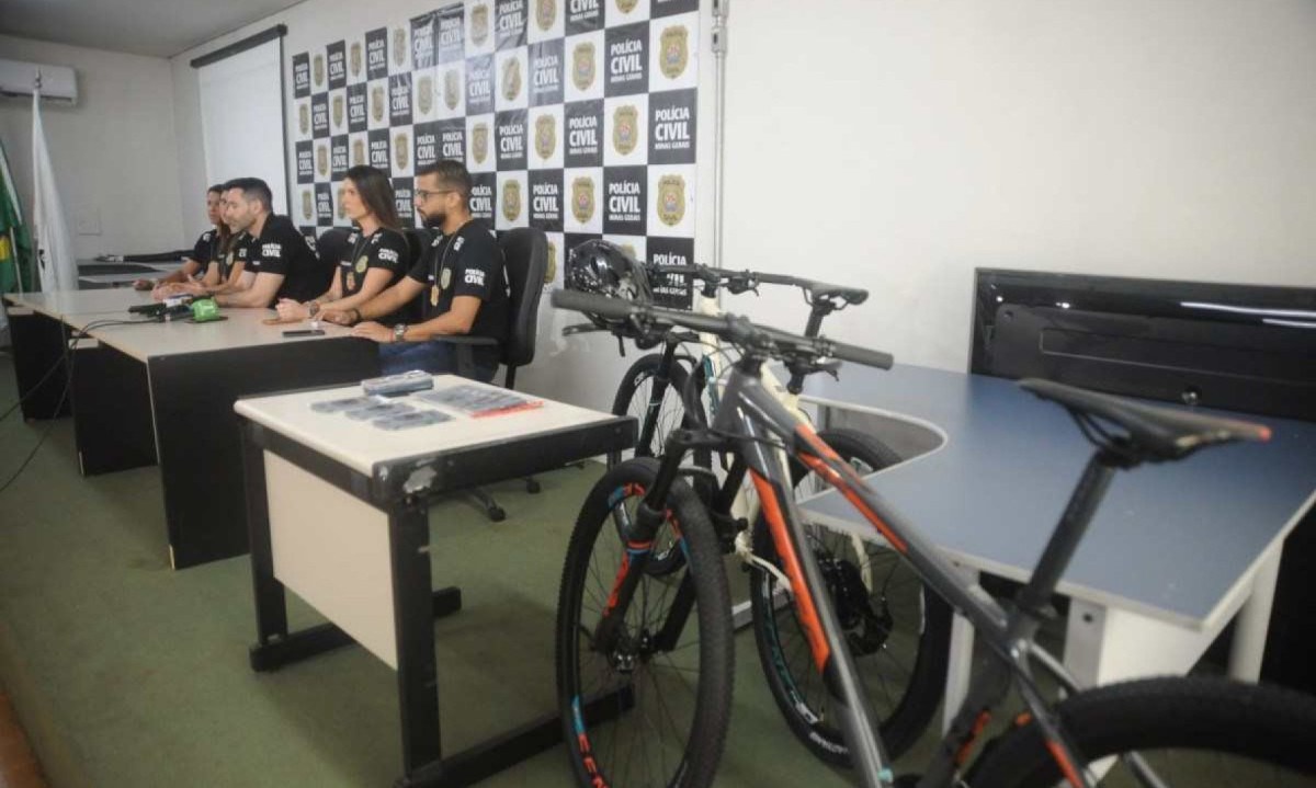 Quadrilha usava bicicletas para roubas iPhones na Região Centro-Sul de BH -  (crédito: Alexandre Guzanche/EM/D.A Press)