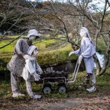 A pequena cidade com uma criança e dezenas de bonecos no Japão - Philip FONG / AFP