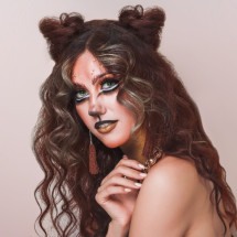 O penteado para a fantasia de gatinha é uma das opções mais versáteis para o Halloween, unindo charme e criatividade (Imagem: Selora | Shutterstock) -  (crédito: EdiCase)