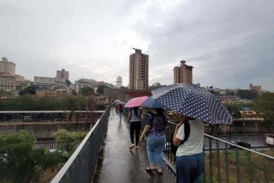 Defesa Civil alerta para pancadas de chuva em Belo Horizonte nas próximas 24 horas -  (crédito: Gladyston Rodrigues/EM/D.A. Press)