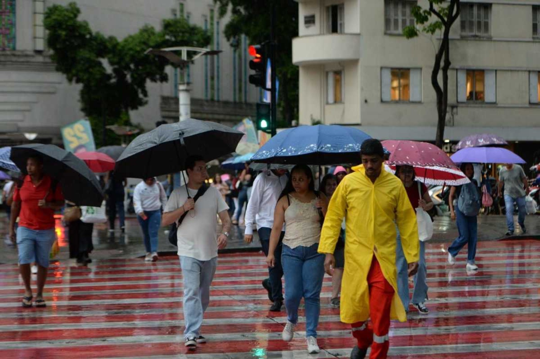 Tempestade com queda de granizo pode atingir mais de 200 cidades de MG
