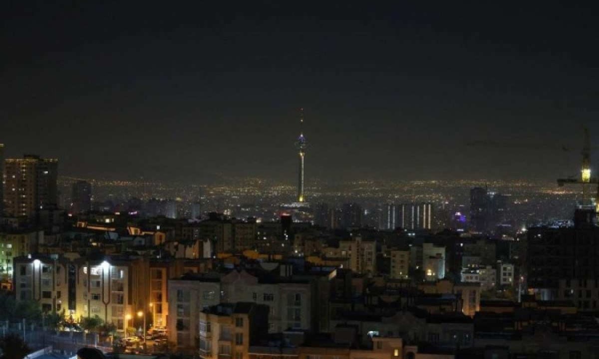 Vista geral de Teerã depois de explosões serem ouvidas na capital iraniana  -  (crédito: Atta Kenare/AFP))