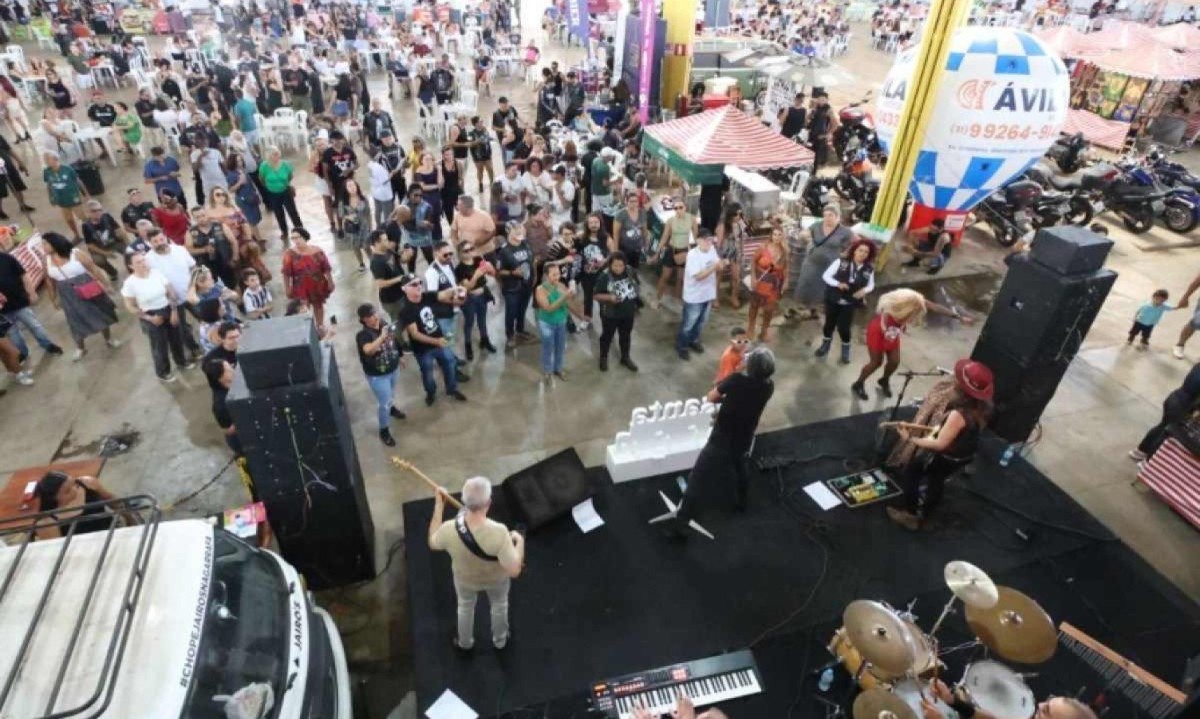 Atrações musicais e 30 barracas gastronômicas ocupam o Mercado de Origem para festejar o aniversário do bairro boêmio e cultural -  (crédito: Marcos Vieira/EM/D.A Press)