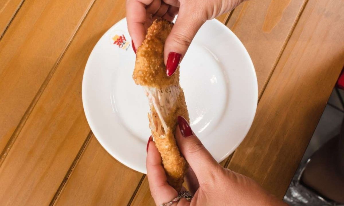 Rei do Pastel Gourmet oferece rodízio com caldo de cana à vontade -  (crédito: Mariana Tavares/Divulgação)
